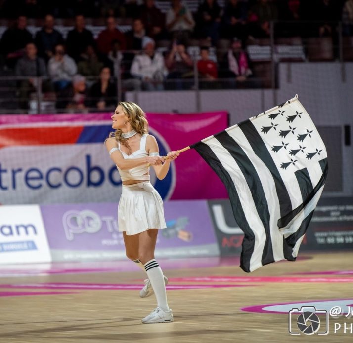 Les pom-pom girls de Brest Bretagne Handball