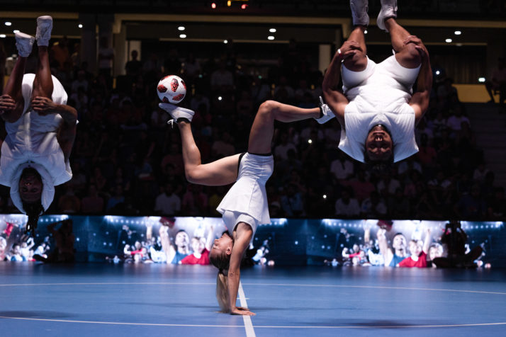 Nouveau : show freestyle foot, pompom girls et acrobates !