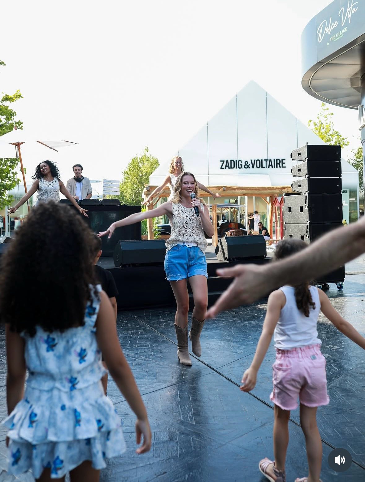 danseuses centre commerciaux Lyon